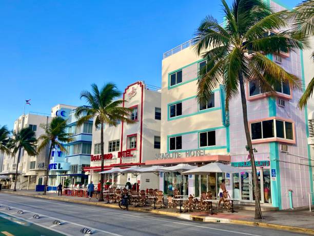 Ocean Drive a Miami Beach con hotel Art Deco e palme